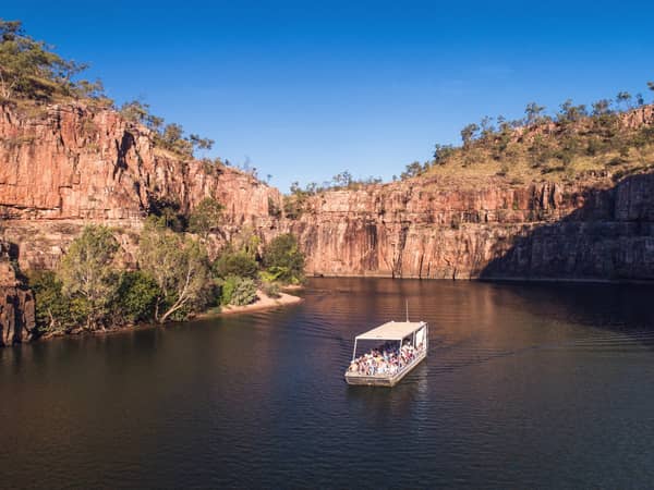 A cruise boat between the sandstone walls of Nitmiluk (Katherine) Gorge